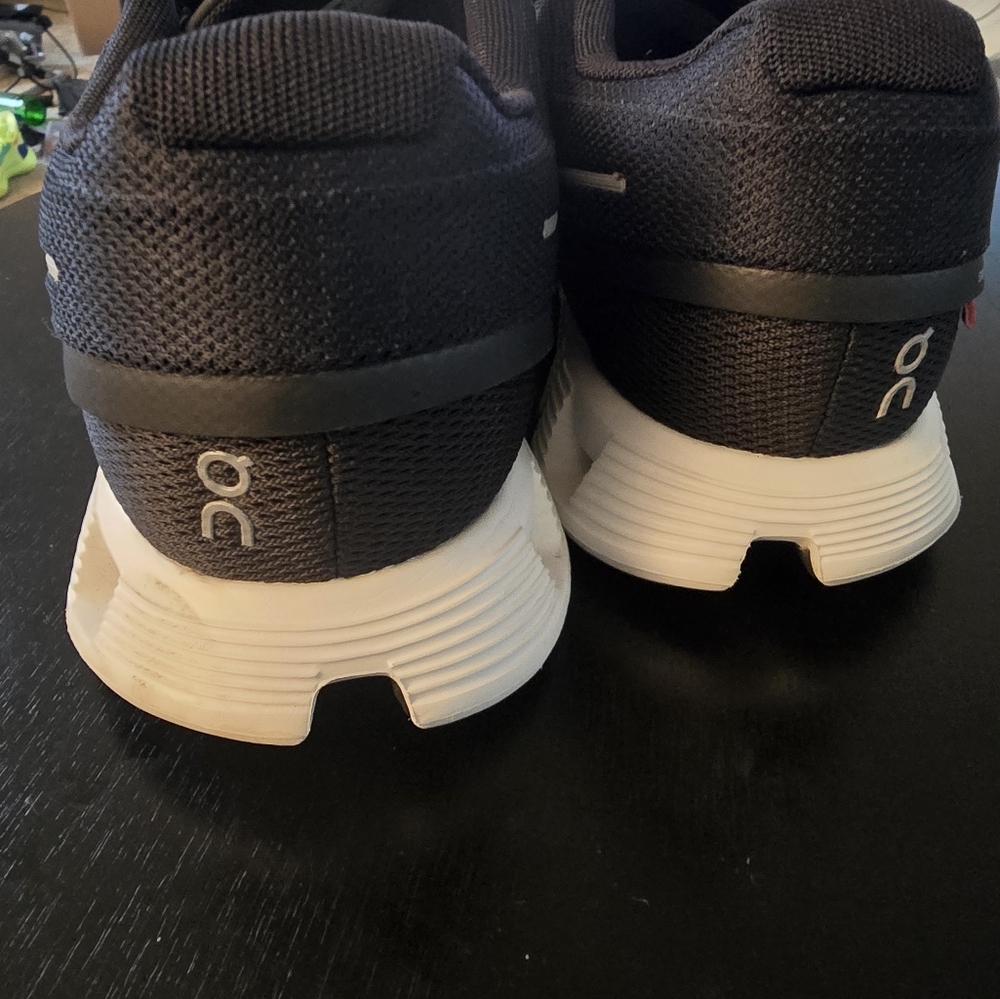 On CLOUD Running Black and White Sneakers Like New - Picture 5 of 11